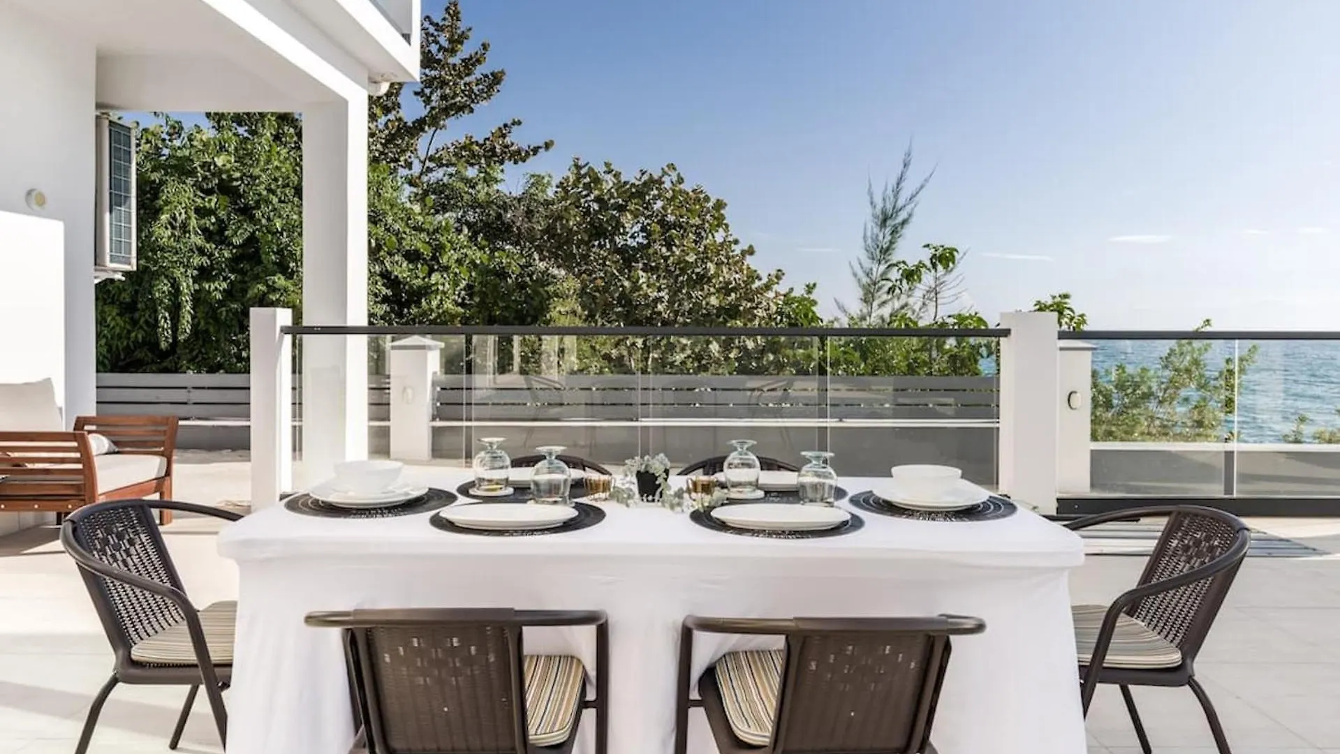 Oceanview Lux Villa + Infinity Pool, Chef & Butler Sandy Ground 牙买加
